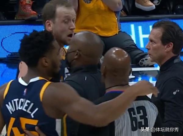 火爆！2大惡漢硬剛，3人都拉不住，要不是米切爾，直接都打起來了