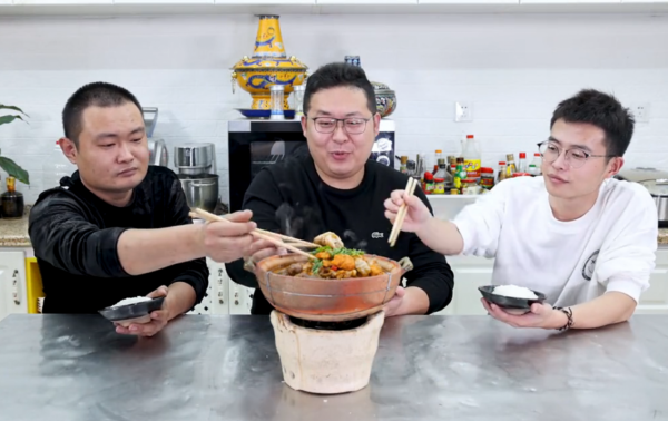 “鹽王爺”半噸先生假吃短片曝光,影片僅剩2個,網友:支援封號 “鹽王爺”半噸先生假吃短片曝光,影片僅剩2個,網友:支援封號