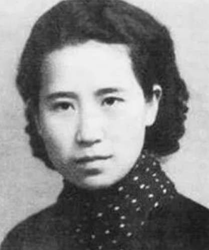 老舍為何屢次私奔但不離婚？遠房姑媽：你騙了趙清閣，害慘她