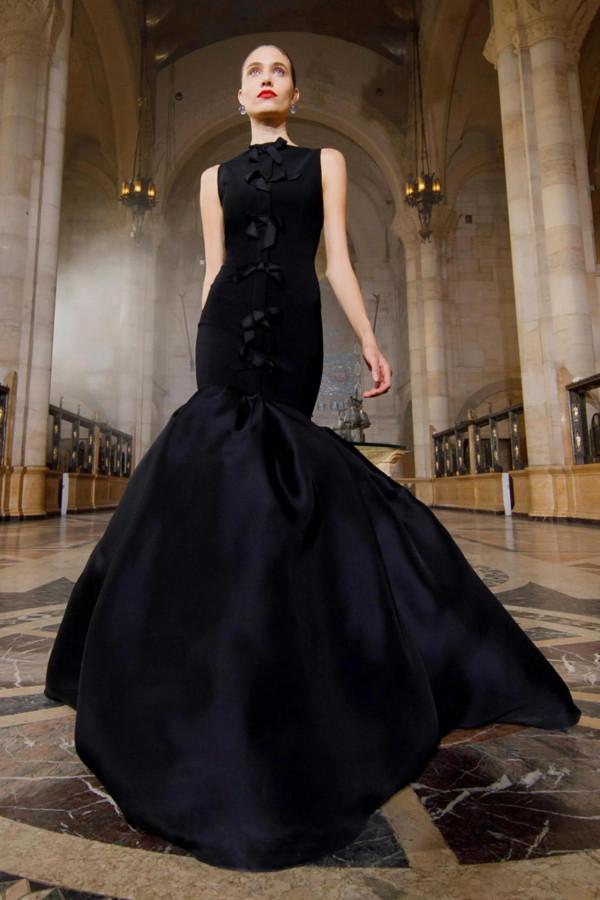 Kendall Jenner聖誕節戰袍奚夢瑤同款Carolina herrera 2021春夏系列