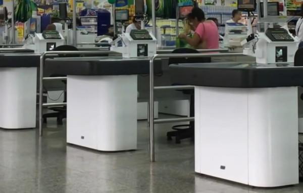 英國女人花88元買了枚二手戒指，30年後去鑑定才發現價值500萬