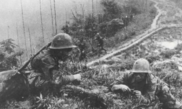 35年前,31名突擊隊員接到密令,最後有多少個人走出戰場? 35年前,31名突擊隊員接到密令,最後有多少個人走出戰場?