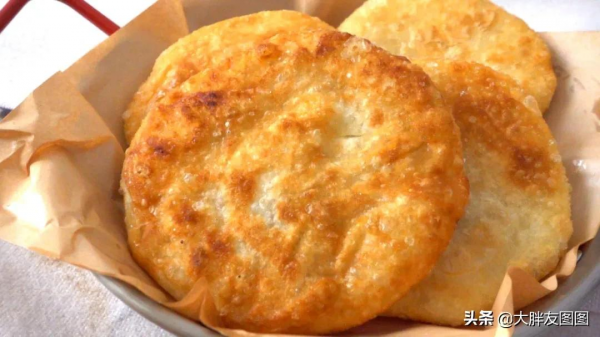 冬天最愛吃熱乎乎的糖餅,不用發麵,在家做超簡單,層層起酥 冬天最愛吃熱乎乎的糖餅,不用發麵,在家做超簡單,層層起酥