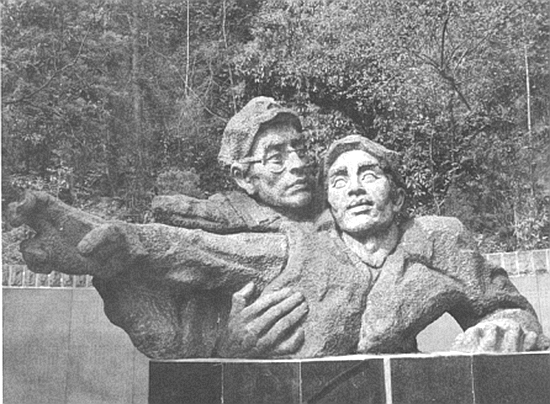 1957年遵義發現一具烈士遺骸，彭德懷得知後淚流滿面：終於找到了