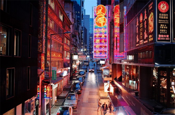 香港迴歸後是否要改變政治體制？李瑞環講了個老太太洗茶壺的故事