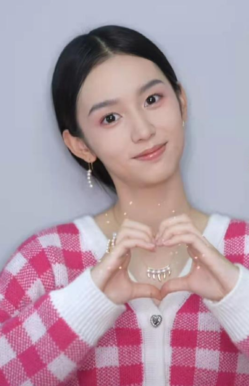 女藝人入駐短影片平臺,黃曉明,陳赫,周也線上送祝福,真排場 女藝人入駐短影片平臺,黃曉明,陳赫,周也線上送祝福,真排場