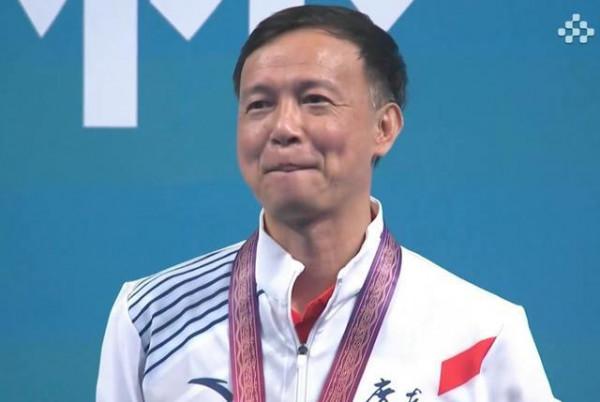 敬佩!杏哥是周繼紅和何威儀的驕傲,放假後杏哥先回家看望父母 敬佩!杏哥是周繼紅和何威儀的驕傲,放假後杏哥先回家看望父母