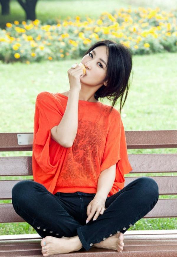 同樣頭飾繁瑣，為何她能做到豔而不俗、動而不亂？