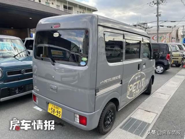 約合15萬的鈴木四驅房車，尺寸比飛度還小，車內能住2人有小餐廳
