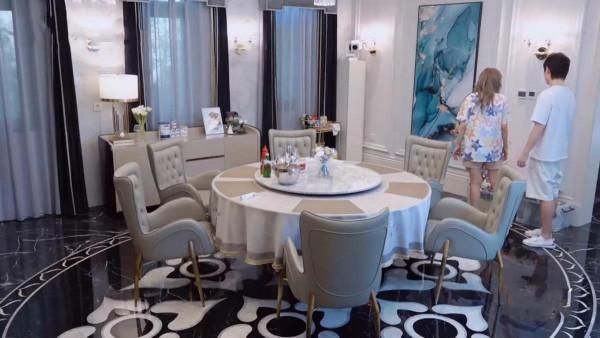 周揚青獨居北京獨棟豪宅,室內裝修似宮殿,每一處都是高檔配置 周揚青獨居北京獨棟豪宅,室內裝修似宮殿,每一處都是高檔配置