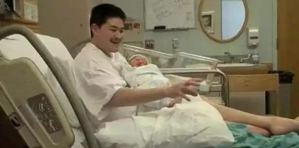 世界上第一個懷孕生子的男人,孩子該叫爸爸還是媽媽? 世界上第一個懷孕生子的男人,孩子該叫爸爸還是媽媽?