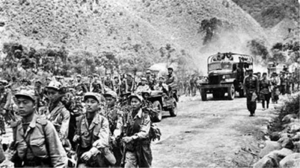 1951年彭德懷與主席臥房密談，周總理帶頭拍板，扭轉抗美援朝戰局