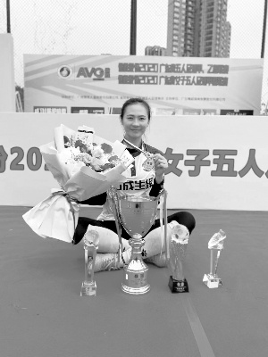 門將蔡文菲：將“鏗鏘玫瑰”精神傳遞給學生