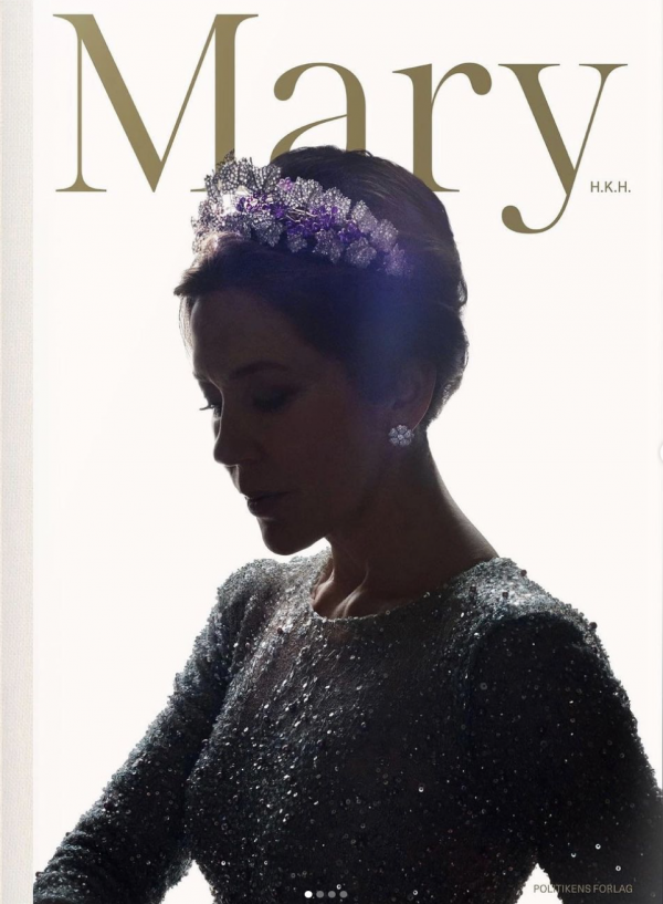 丹麥平民太子妃50歲生日照出爐，她才是頂級模範灰姑娘吧