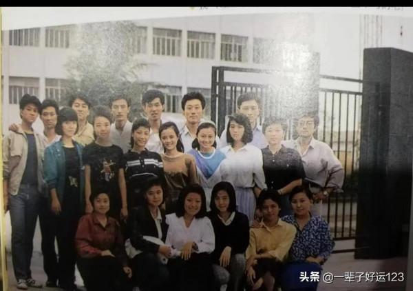 主持人豆豆、黃浩、程雷和陳蓉的學生照,看看你們能認出來嗎 主持人豆豆、黃浩、程雷和陳蓉的學生照,看看你們能認出來嗎