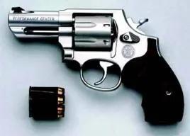 輕武器欣賞，一把把精緻的手槍，都是精美的藝術品