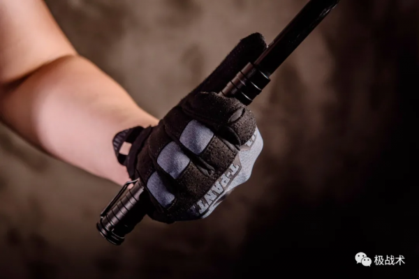 國產戰術手套的崛起-TACLAB T-黑豹通用戰術手套丨評測