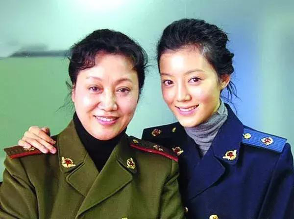 當紅女星車曉：離異父母讓她淚目，失婚9年的她如何對待婚戀？