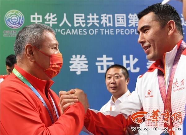 陝西拳擊首金!十四運會拳擊專案男子+91公斤級頒獎儀式舉行 艾合麥提·麥麥提勇奪金牌 陝西拳擊首金!十四運會拳擊專案男子+91公斤級頒獎儀式舉行 艾合麥提·麥麥提勇奪金牌
