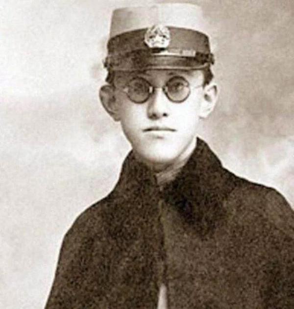 張省長字型潦草,徐參謀“抓”進看守所,參謀長挨他一耳光 張省長字型潦草,徐參謀“抓”進看守所,參謀長挨他一耳光