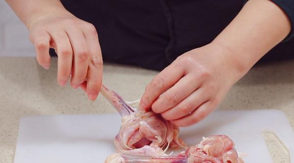 天氣寒冷,碰到這麵包,我絕不手軟,包上大雞腿,吃著真過癮 天氣寒冷,碰到這麵包,我絕不手軟,包上大雞腿,吃著真過癮