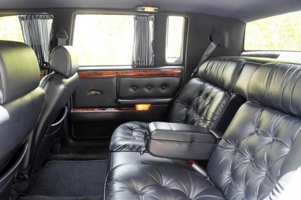 自帶大沙發的90年代全尺寸豪華轎車 1993款克萊斯勒第五大道 自帶大沙發的90年代全尺寸豪華轎車 1993款克萊斯勒第五大道