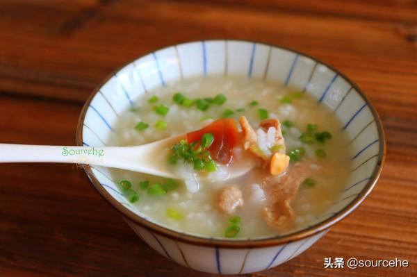 冬天了，剩飯別炒著吃，容易上火，換一種做法，熱乎乎的很養胃