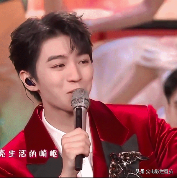 春晚時尚：馬凡舒驚豔登場，趙麗穎俏皮，鄧超被喊話代言海瀾之家