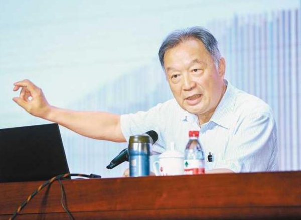 溫鐵軍：中國崛起不易，不斷被美國“吸血”，像頭牛被扒了兩張皮