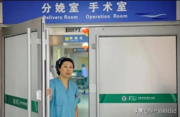 寶寶真的是天生就會吃奶，特別神奇，放到嘴邊她就知道該往哪兒吸