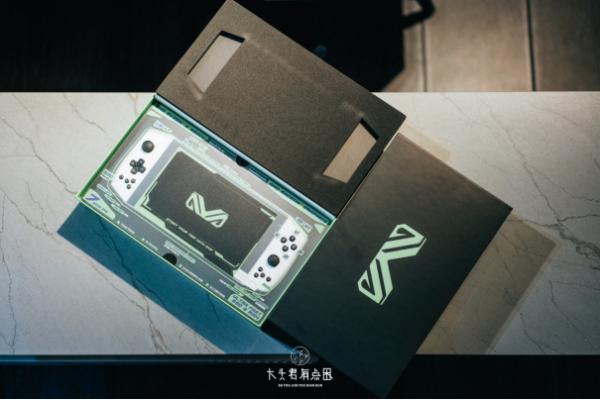 一臺AMD處理器的AYANEO遊戲掌機對我來說都能做什麼 一臺AMD處理器的AYANEO遊戲掌機對我來說都能做什麼