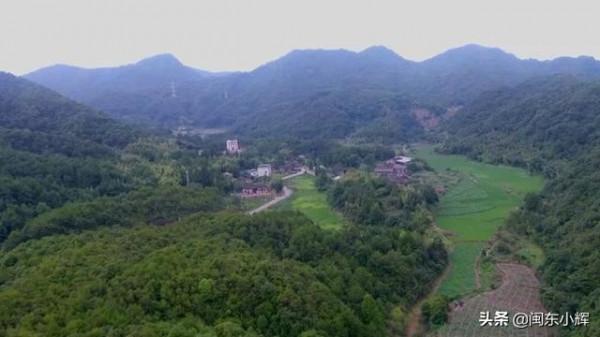 福建鄉村發現一豪宅，建造者是一位13歲的男孩，連悍匪都攻打不下