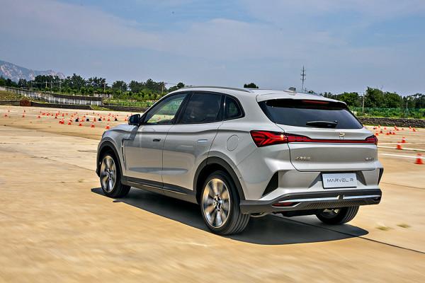 智駕開箱丨底盤和操控是給我最大的驚喜,場地試駕上汽R汽車MARVEL R 智駕開箱丨底盤和操控是給我最大的驚喜,場地試駕上汽R汽車MARVEL R