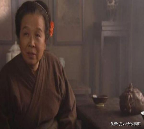 民間故事：妻子懷胎十月，竟生下一個猴子，丈夫拿斧頭就砍