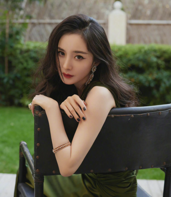 ELLE紅毯：韓雪驚豔、唐嫣翻車、劉詩詩美出新高，8位女星熬脫妝