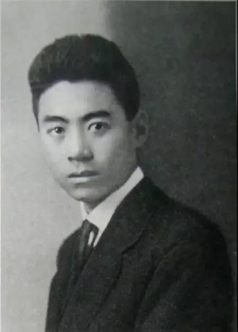 1976年1月8日，敬愛的周總理與世長辭，他一生為國為民，鞠躬盡瘁