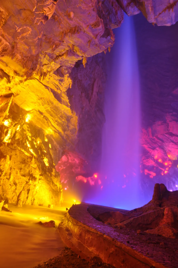 冬天換個姿勢取暖！探秘迷離夢幻的地下世界，溫暖宜人