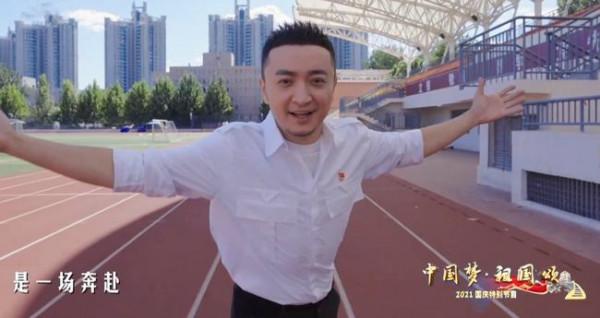 央視國慶晚會：胡歌一人分飾五角，李雪健一開唱中國式浪漫破防了