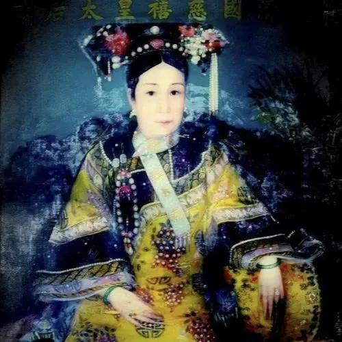 她被選秀入宮，卻獨攬大權伴隨四代帝王，她的故事比想象的更精彩