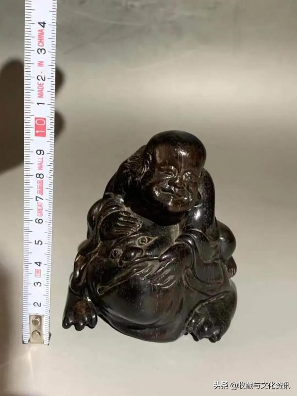 清代紫檀木劉海戲金蟾擺件鑑賞