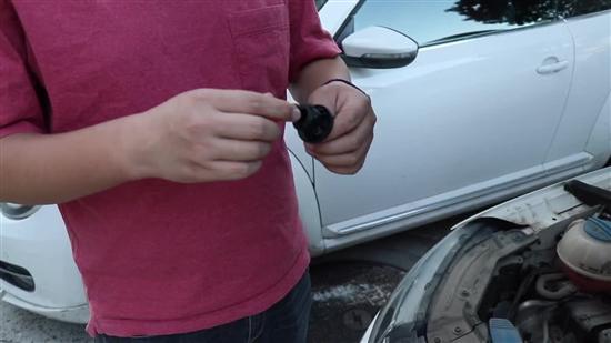 質用車：自己動手更換轉向燈 只需7塊錢