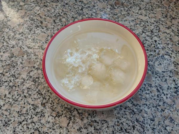 孩子愛吃果凍不用花錢買，在家也能做，沒有新增吃著也放心