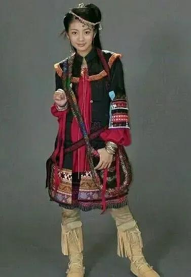 盤一盤過去古裝劇的服裝造型,跟現在的蚊帳子看看有多大差別 盤一盤過去古裝劇的服裝造型,跟現在的蚊帳子看看有多大差別