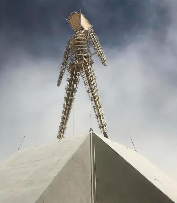 火人節，何以成為黑石沙漠裡的魔性圖騰？