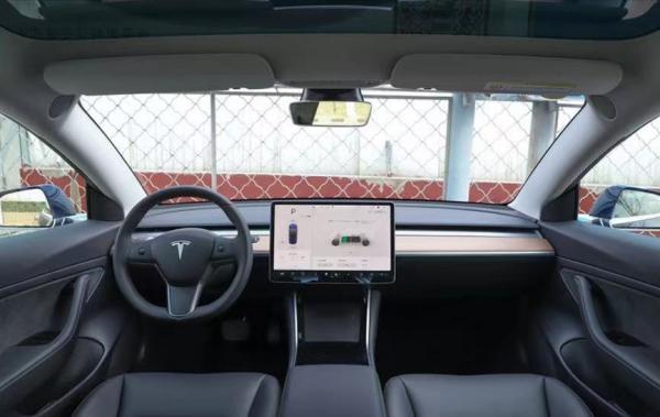 一塊大屏承包所有？實測特斯拉Model 3車機