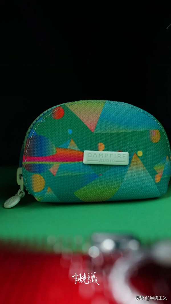 這廠牌第一次在耳塞裡調出如此音色風格的聲音,被種草了 這廠牌第一次在耳塞裡調出如此音色風格的聲音,被種草了