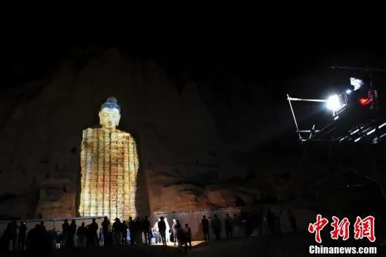 600年的故宮，2000年的敦煌，發生大事了