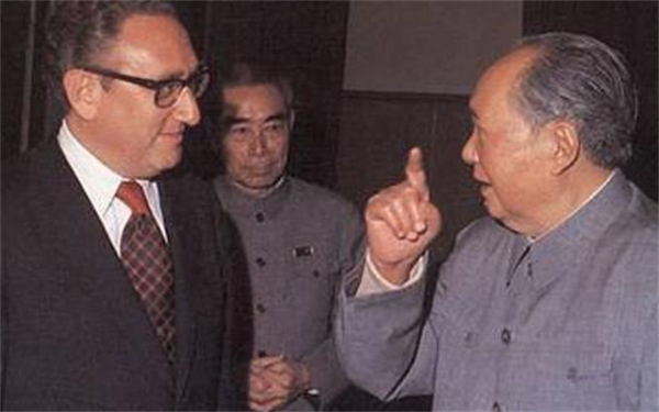 1958年，毛主席問“關公姓什麼”，結果沒人答對