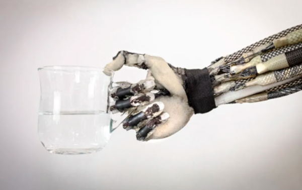 類人機器人又有新進展，人造肌肉機械手臂大曝光