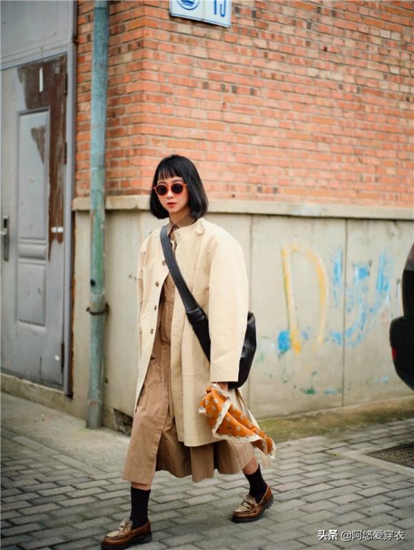 冬天穿“大衣”最好少配靴子,今年流行這樣來穿,時髦顯瘦又洋氣 冬天穿“大衣”最好少配靴子,今年流行這樣來穿,時髦顯瘦又洋氣